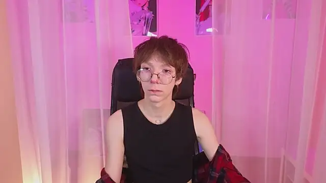 Snapshot of TommieH chatting on January 23, 11:37 am TommieH online show from January 23, 11:37 am