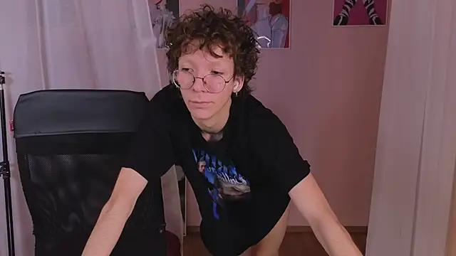 Snapshot of TommieH chatting on February 9, 11:58 am TommieH online show from February 9, 11:58 am