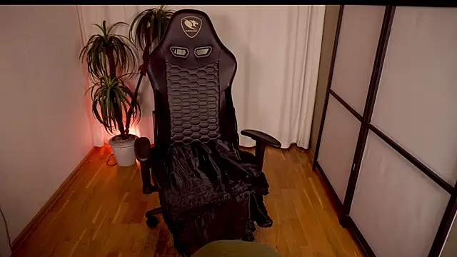 Snapshot of TommieH chatting on February 12, 5:26 am TommieH online show from February 12, 5:26 am