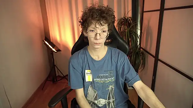 Snapshot of TommieH chatting on February 16, 5:48 am TommieH online show from February 16, 5:48 am