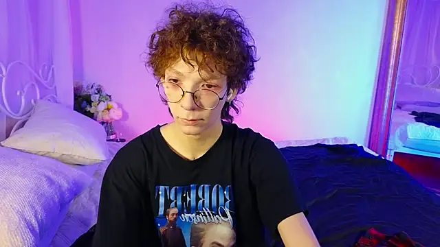 Snapshot of TommieH chatting on February 26, 5:42 am TommieH online show from February 26, 5:42 am