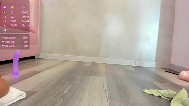 Torimonroe  online show from January 3, 9:36 pm