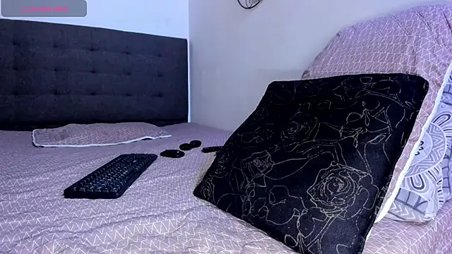 Snapshot of atenea_21_ chatting on July 14, 2:05 am atenea 21 online show from July 14, 2:05 am