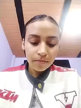 Snapshot of emma_ambar chatting on February 19, 12:46 am emma ambar online show from February 19, 12:46 am