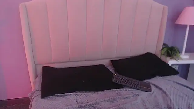 Snapshot of Angie99_gh chatting on January 29, 6:43 am Angie99 gh online show from January 29, 6:43 am