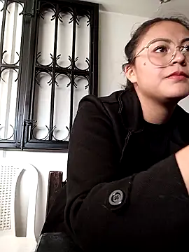 lara moon25 online show from December 12, 6:31 pm