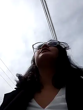 lara moon25 online show from December 13, 7:10 pm