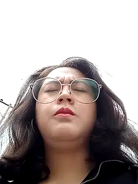 lara moon25 online show from December 15, 4:15 pm