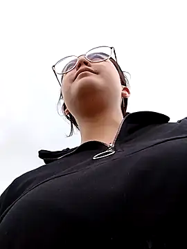 lara moon25 online show from December 26, 4:04 pm