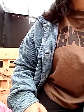 lara moon25 online show from March 5, 10:10 pm