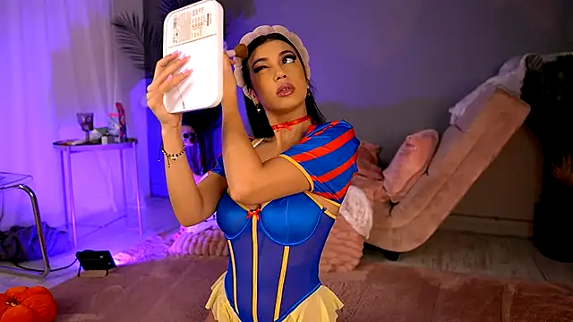 Snapshot of BetsyGonzale chatting on October 31, 5:08 am BetsyGonzale online show from October 31, 5:08 am