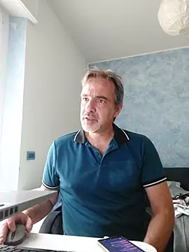 Snapshot of Marcolino183 chatting on May 11, 7:36 am Marcolino183 online show from May 11, 7:36 am