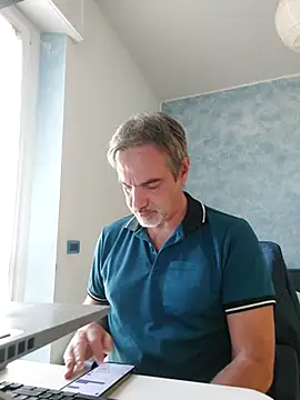 Snapshot of Marcolino183 chatting on May 12, 7:27 am Marcolino183 online show from May 12, 7:27 am
