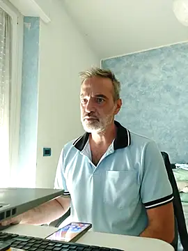 Snapshot of Marcolino183 chatting on August 5, 12:30 pm Marcolino183 online show from August 5, 12:30 pm
