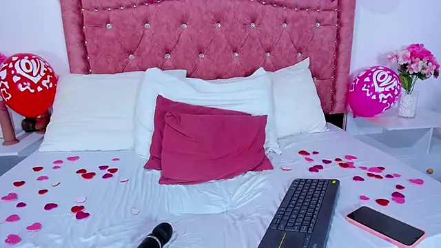 Mia Malkovaa  online show from February 14, 7:23 pm