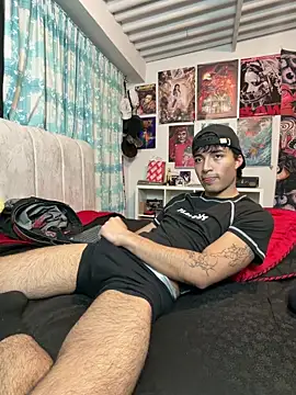 Snapshot of dylan_fun18 chatting on June 11, 2:53 am dylan fun18 online show from June 11, 2:53 am
