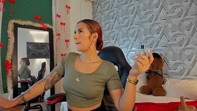 Sophiee Hill online show from January 14, 6:19 am