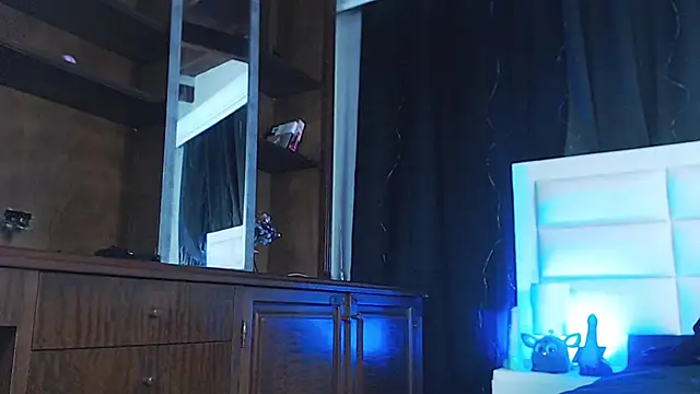 Snapshot of 666hotline chatting on March 22, 6:43 am 666hotline online show from March 22, 6:43 am