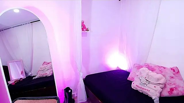 Snapshot of 666hotline chatting on October 13, 1:27 am 666hotline online show from October 13, 1:27 am