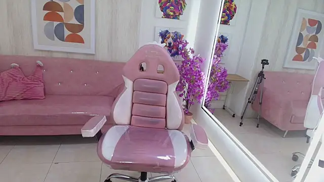 Snapshot of Gabby_evanns chatting on June 8, 12:27 pm Gabby evanns online show from June 8, 12:27 pm