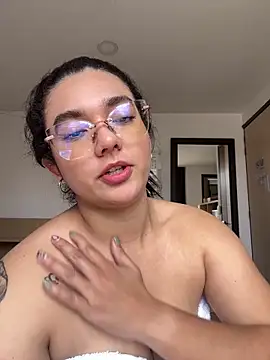 Snapshot of camianddanna chatting on March 28, 3:44 pm camianddanna online show from March 28, 3:44 pm