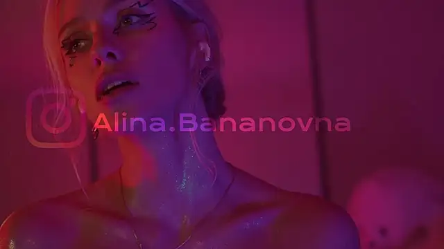 Snapshot of HeyBananas chatting on December 15, 10:39 am HeyBananas online show from December 15, 10:39 am