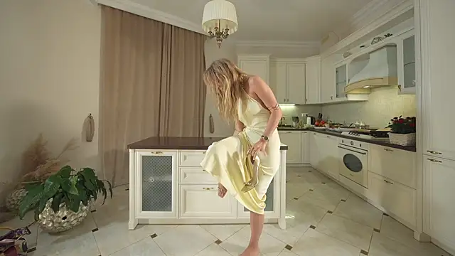 Snapshot of HeyBananas chatting on November 30, 6:12 pm HeyBananas online show from November 30, 6:12 pm