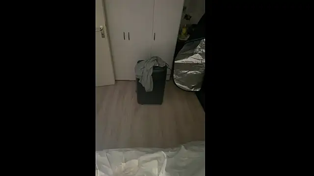 Snapshot of LuggiJack chatting on February 9, 4:00 pm LuggiJack online show from February 9, 4:00 pm