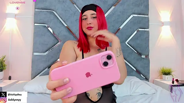 Snapshot of ashlyrey-1 chatting on December 16, 10:34 pm ashlyrey-1 online show from December 16, 10:34 pm