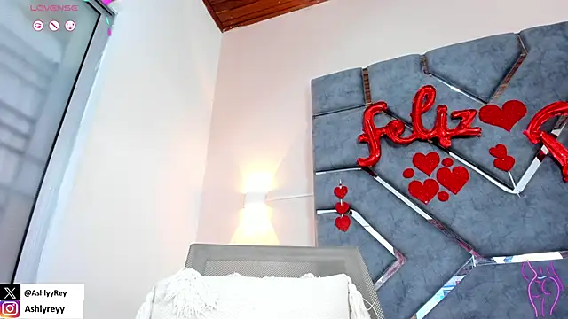 Snapshot of ashlyrey-1 chatting on February 22, 1:55 am ashlyrey-1 online show from February 22, 1:55 am