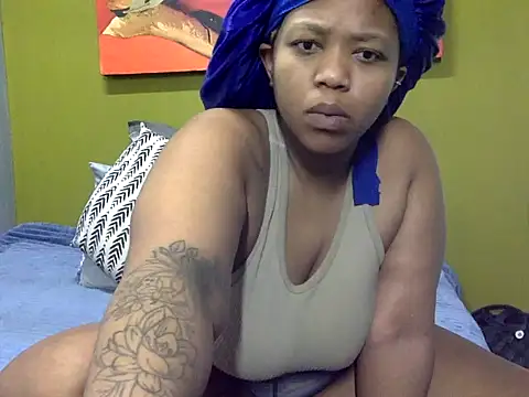 GoldenPussyXOXO online show from December 3, 11:58 pm