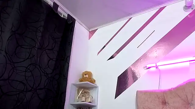 Kitten Hot  online show from October 31, 4:57 am