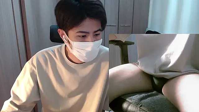 Snapshot of ryota_kkk chatting on April 11, 12:09 pm ryota kkk online show from April 11, 12:09 pm