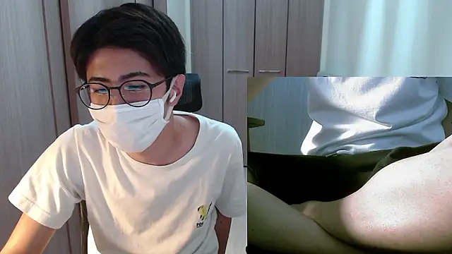 Snapshot of ryota_kkk chatting on May 13, 3:20 pm ryota kkk online show from May 13, 3:20 pm