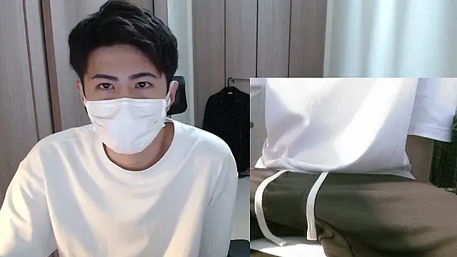 Snapshot of ryota_kkk chatting on May 25, 12:55 pm ryota kkk online show from May 25, 12:55 pm