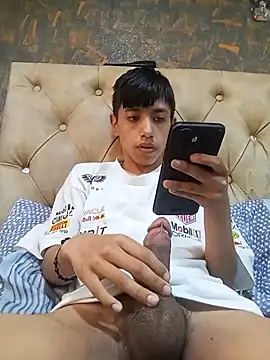 Snapshot of danuel23 chatting on May 18, 4:13 pm danuel23 online show from May 18, 4:13 pm