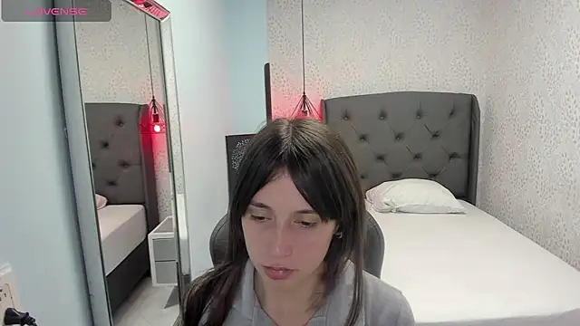 MAGNOLEROY online show from November 28, 12:30 pm