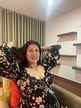 Snapshot of Alice_Biel chatting on December 23, 12:46 am Alice Biel online show from December 23, 12:46 am