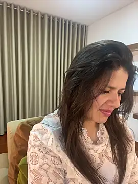 Snapshot of Alice_Biel chatting on February 2, 1:55 am Alice Biel online show from February 2, 1:55 am