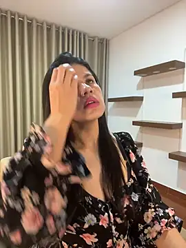 Snapshot of Alice_Biel chatting on February 8, 1:22 am Alice Biel online show from February 8, 1:22 am