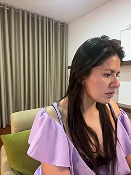 Snapshot of Alice_Biel chatting on March 2, 1:47 am Alice Biel online show from March 2, 1:47 am