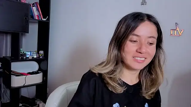 Snapshot of sexfire_lalita chatting on May 3, 9:43 pm sexfire lalita online show from May 3, 9:43 pm