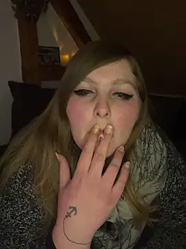 Snapshot of herz_steht_kopf90 chatting on December 19, 12:06 am herz steht kopf90 online show from December 19, 12:06 am