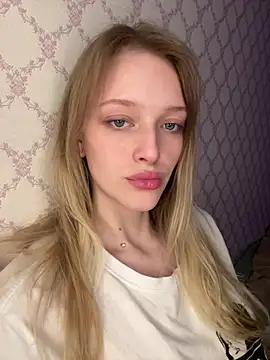 Evvie Summn1 online show from April 28, 3:06 pm