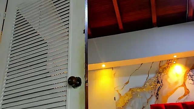 MAISE HILL1 online show from November 6, 1:12 pm