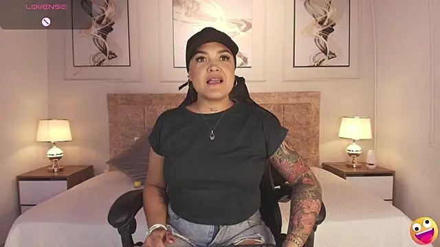 Snapshot of lyn_adamns chatting on January 14, 7:43 pm lyn adamns online show from January 14, 7:43 pm