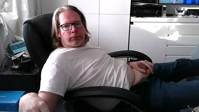 Snapshot of VSteph chatting on May 8, 5:40 pm VSteph online show from May 8, 5:40 pm