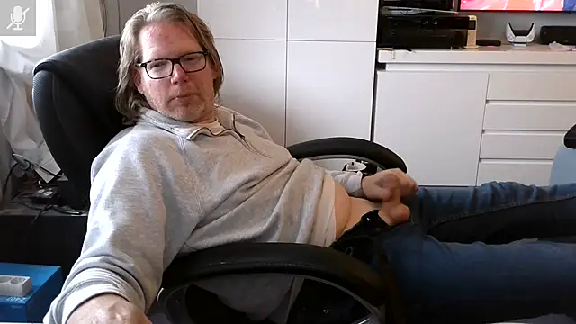 Snapshot of VSteph chatting on June 12, 4:17 pm VSteph online show from June 12, 4:17 pm