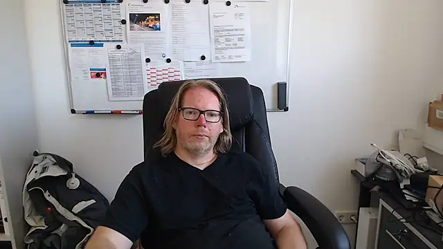 Snapshot of VSteph chatting on August 4, 12:19 pm VSteph online show from August 4, 12:19 pm