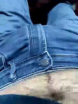 Snapshot of fuckboi2103 chatting on January 9, 9:59 am fuckboi2103 online show from January 9, 9:59 am